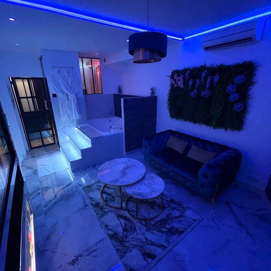 Le Blue Lägenhet Aubervilliers Exteriör bild